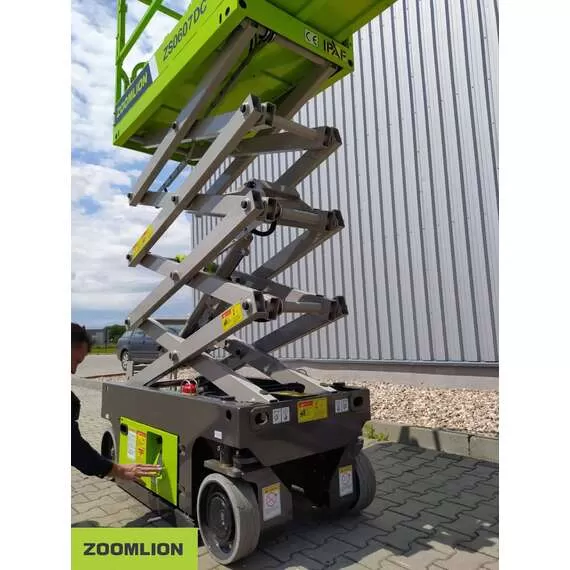 ZOOMLION ZS1012DC 350 кг 10 м Подъемник ножничный аккумуляторный с доставкой по Москве, Грузоподъемность: 350 кг, Высота подъема, м.: 10 м, Тип питания: аккумуляторные (DC), Напряжение: 12 В, Тип батареи: Кислотная, обслуживаемая купить по выгодной цене 100kwatt.ru